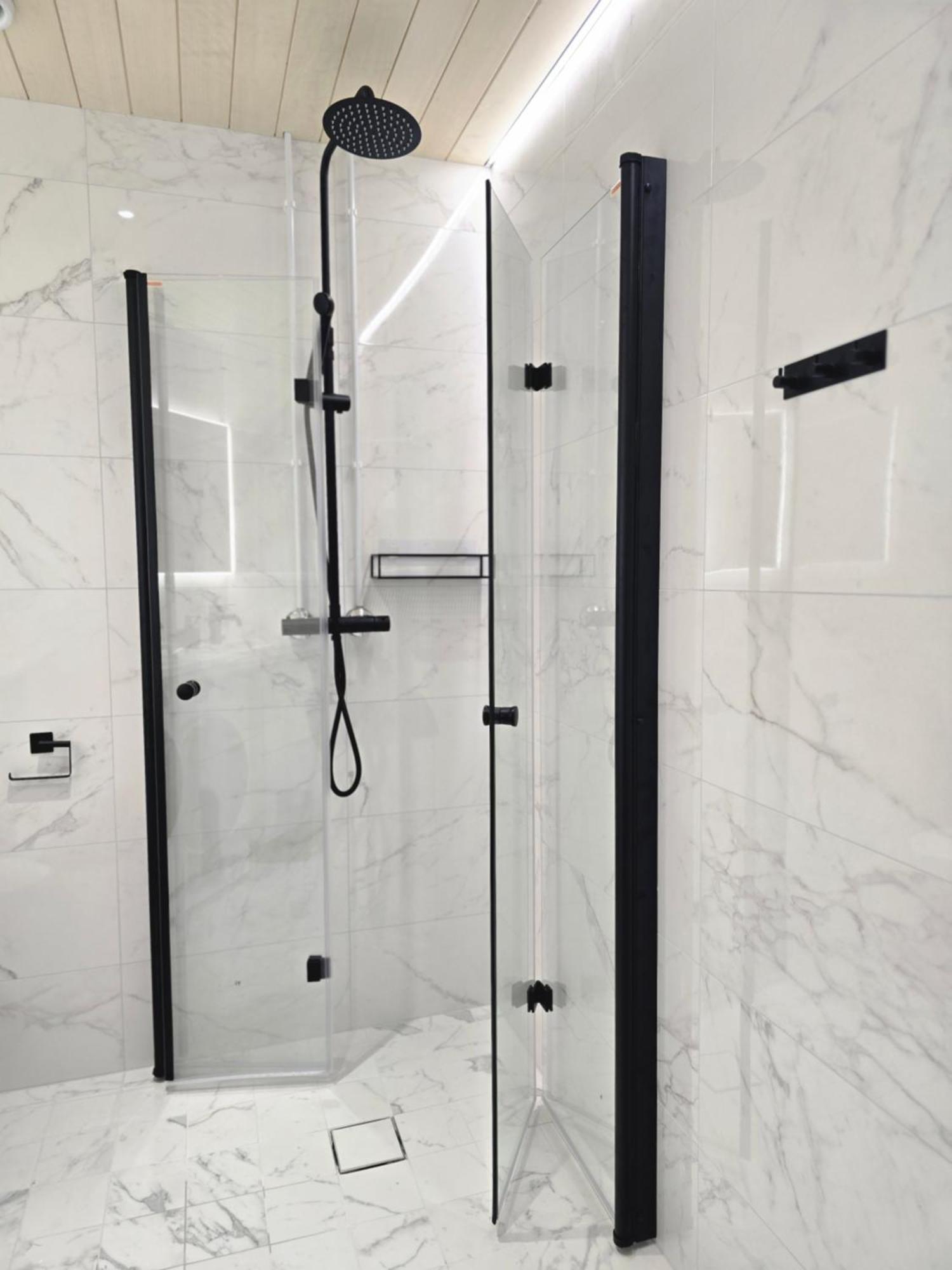 Apartment Upea Asunto Salon Sydaemessae, Ilmainen Pysaekoeinti, Laehellae Kaikkea